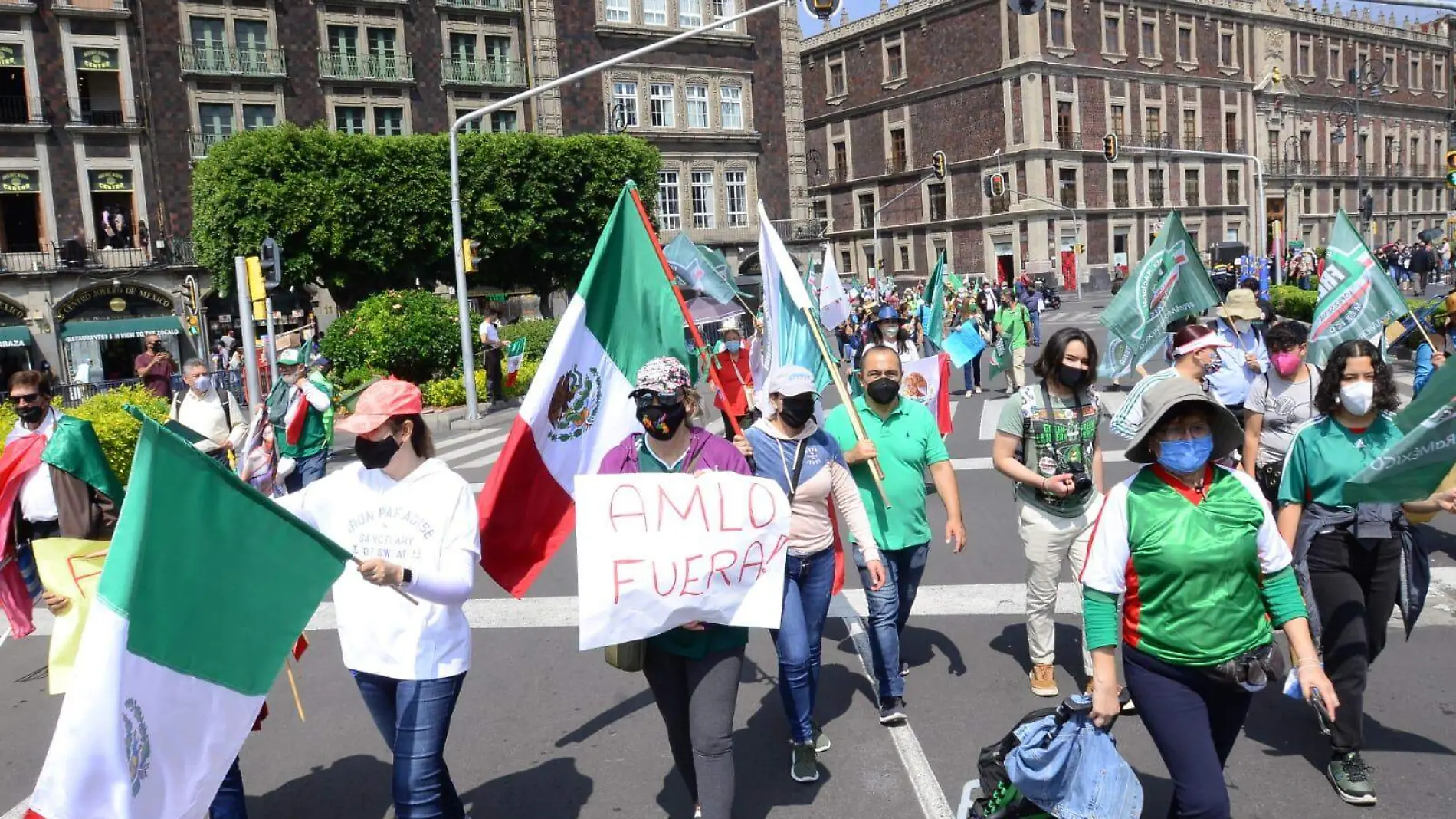 FRENAAA protesta en CDMX contra AMLO